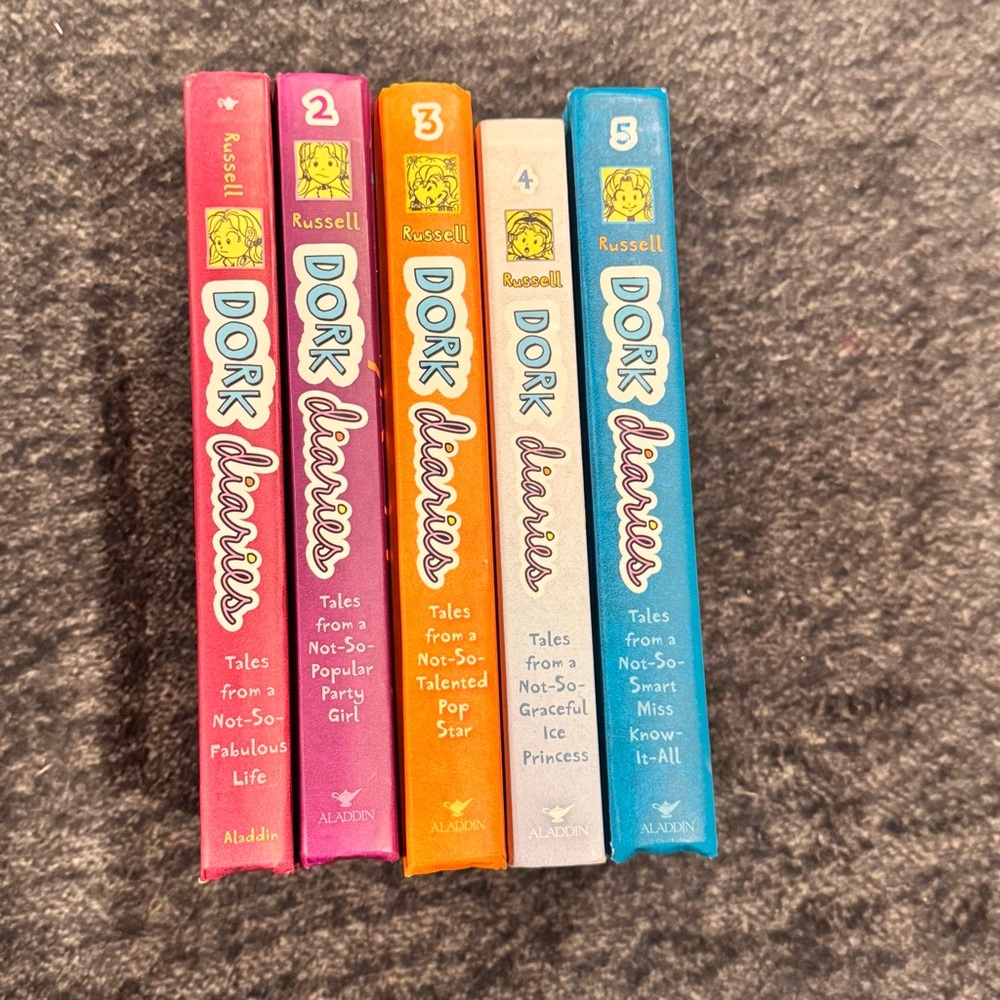 Dork Diaries 5 Book Bundle Hardcover Kids Chapter Books Rachel Renée Russell Set